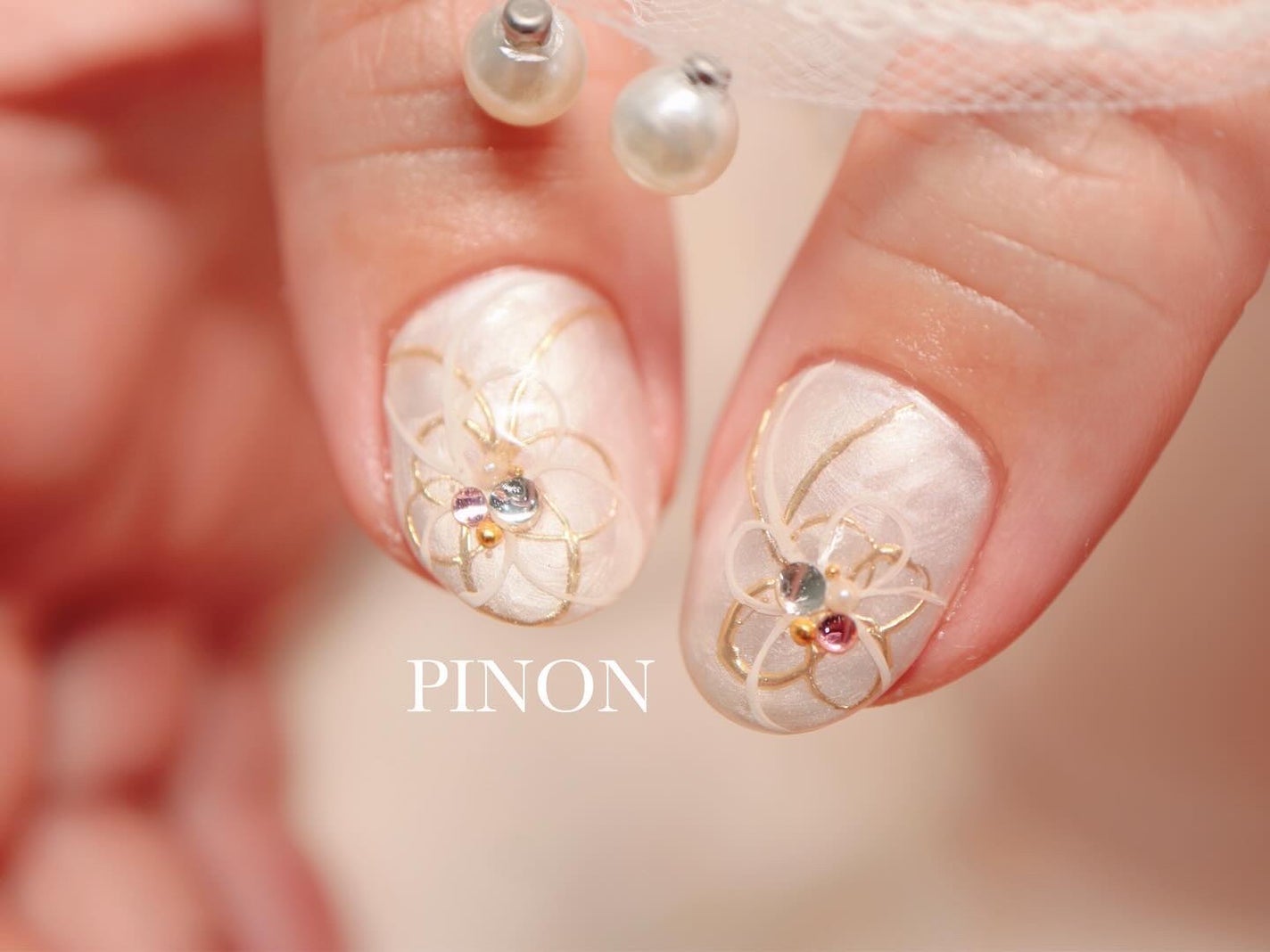 shino on LIPS 「キラキラ水引ネイル☺︎♡年末年始にぴったりな水引風になってます..」(2枚目)