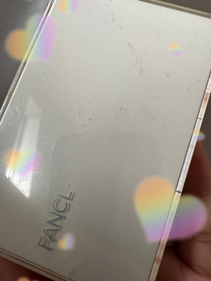 ファンケル エッセンス スフレファンデーションのクチコミ「結構薄めなのでバックに入れやすくて持ち運びにめちゃくちゃ便利だなと思いました。
手軽にメイクを.....」(1枚目)