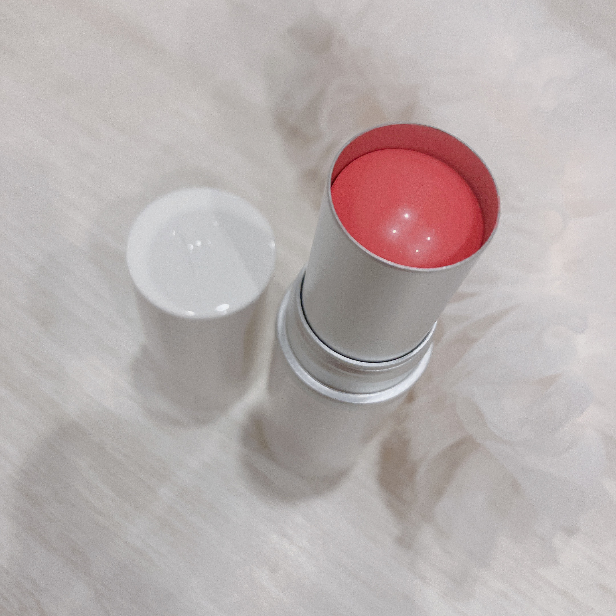 トゥルーディメンションラディアンスバーム TP005 シェリーピンク/hince/スティックハイライトを使ったクチコミ（1枚目）