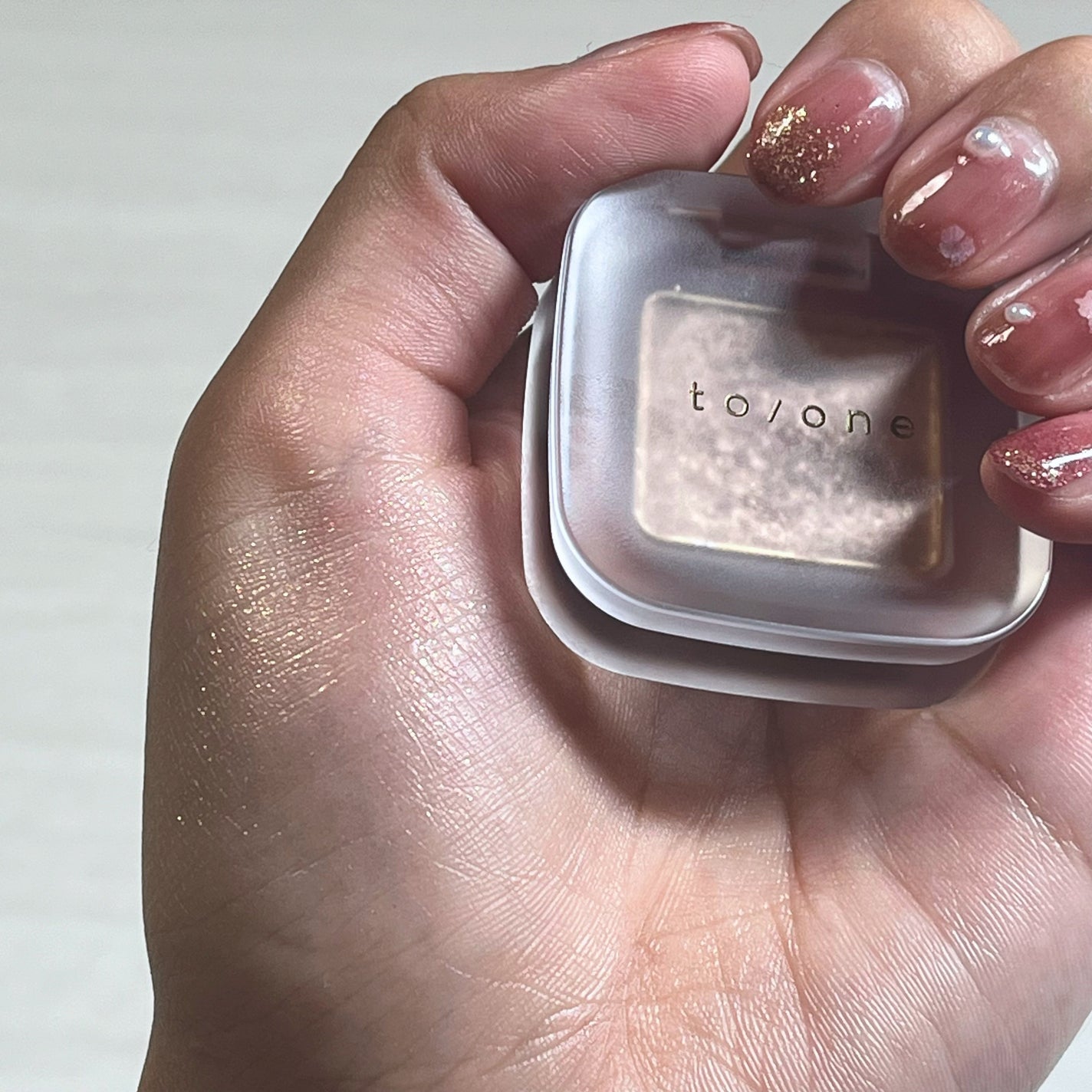 トーン ペタル フロート アイズ/to/one/単色アイシャドウを使ったクチコミ(8枚目)