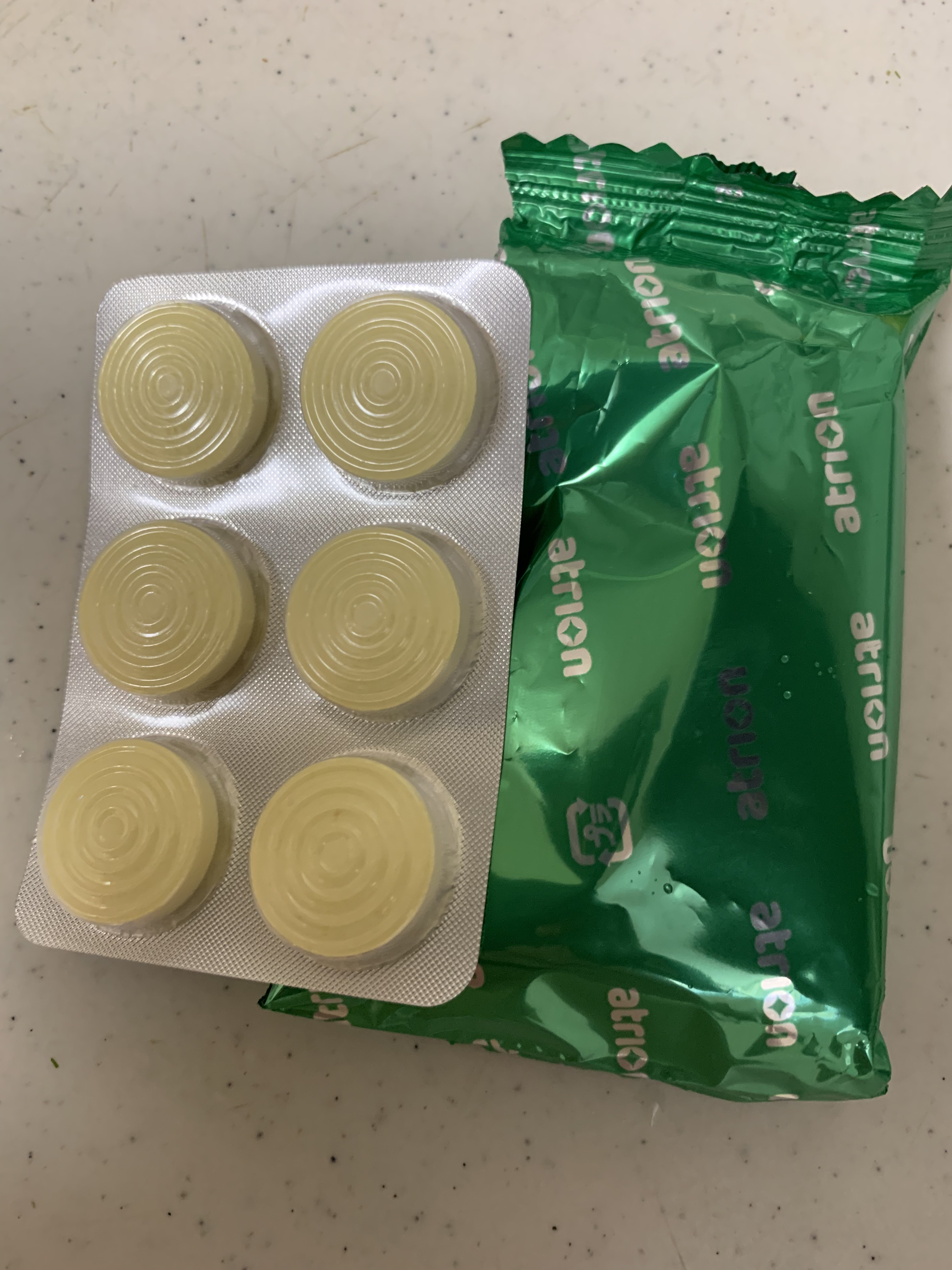 明治 ハイレモンのクチコミ「ホンマでっかのお菓子特集で今の時期暑い中運動する人にはハイレモン がオススメされていました😊
.....」（2枚目）