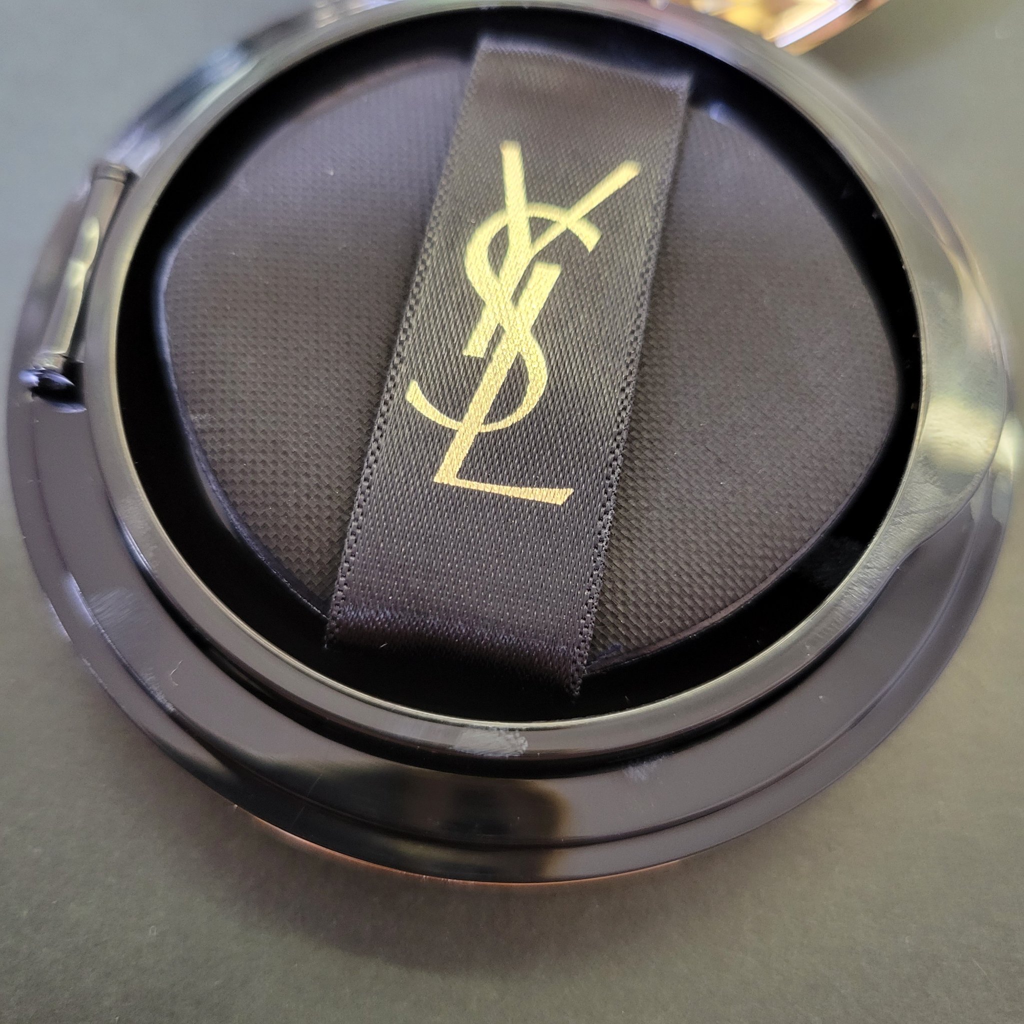 ラディアント タッチ グロウパクト/YVES SAINT LAURENT BEAUTE/クッションファンデーションを使ったクチコミ（2枚目）