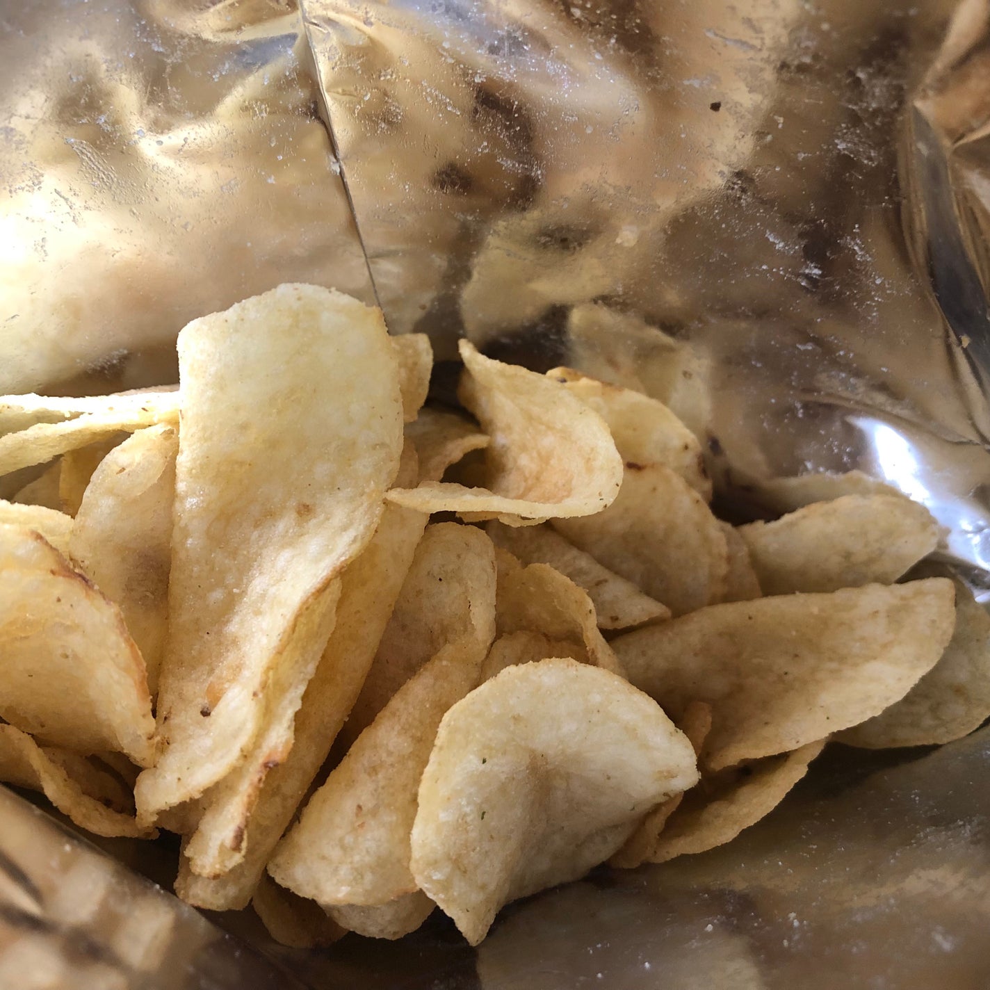 りくすけ@フォロバ100 on LIPS 「✔️calbee✔️堅あげポテト塩わさび味ザクザク感がたまらな..」(2枚目)