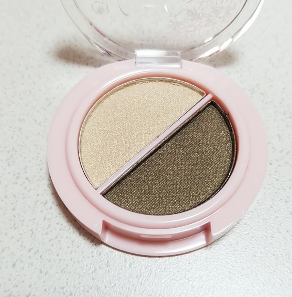 パウダーアイシャドウ ブルーミングキティ/DAISO/アイシャドウパレットを使ったクチコミ（2枚目）