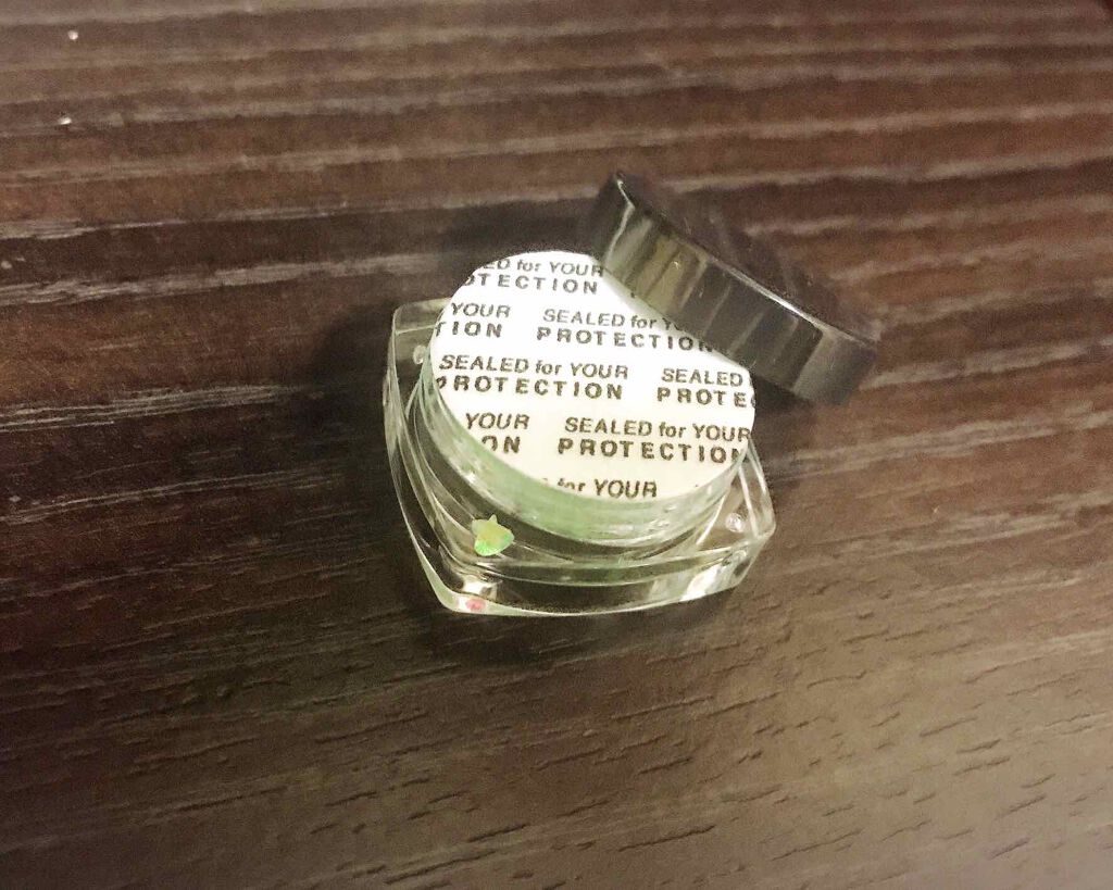 Zi Yi EYESHADOW STICKUP SLICE 6COLOR BEAUTY GLITTER/サンキューマート/ジェル・クリームアイシャドウを使ったクチコミ(4枚目)