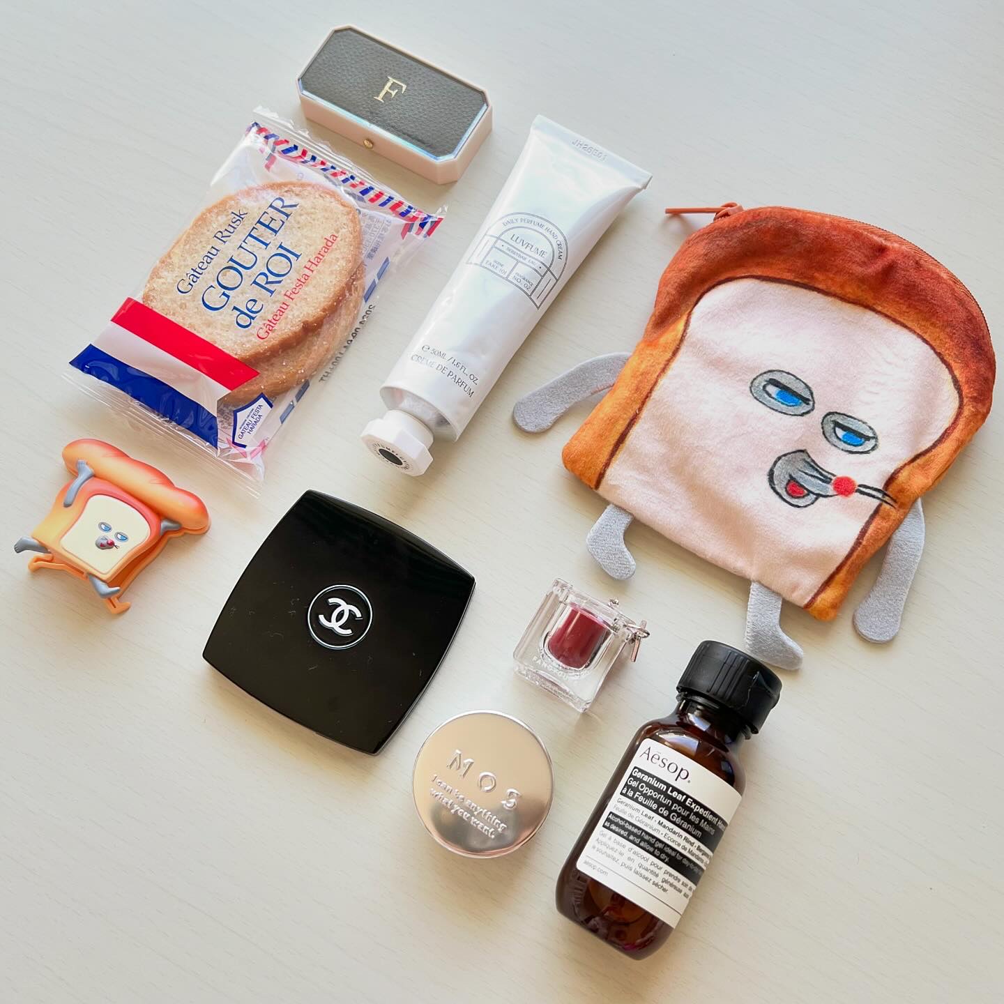 ボーム・デ・ミューズ/オフィシーヌ・ユニヴェルセル・ビュリー/リップバームを使ったクチコミ（2枚目）