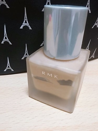 RMK クリーミーファンデーションN102

程よくカバーしてくれて艶感が好きです❤

すごいカバーしてくれる！
ってわけではないですが、
軽くてナチュラル肌に仕上がるので気に入っています。

ただ、ビ