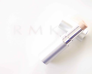 RMK グロースティック

ひと塗りで、立体感を生み出し、
光をまとったみずみずしい肌へ。

さっとのせるだけで、立体感と絶妙なツヤ感をプラスするスティックタイプのハイライター

ほんのりピンクがかった