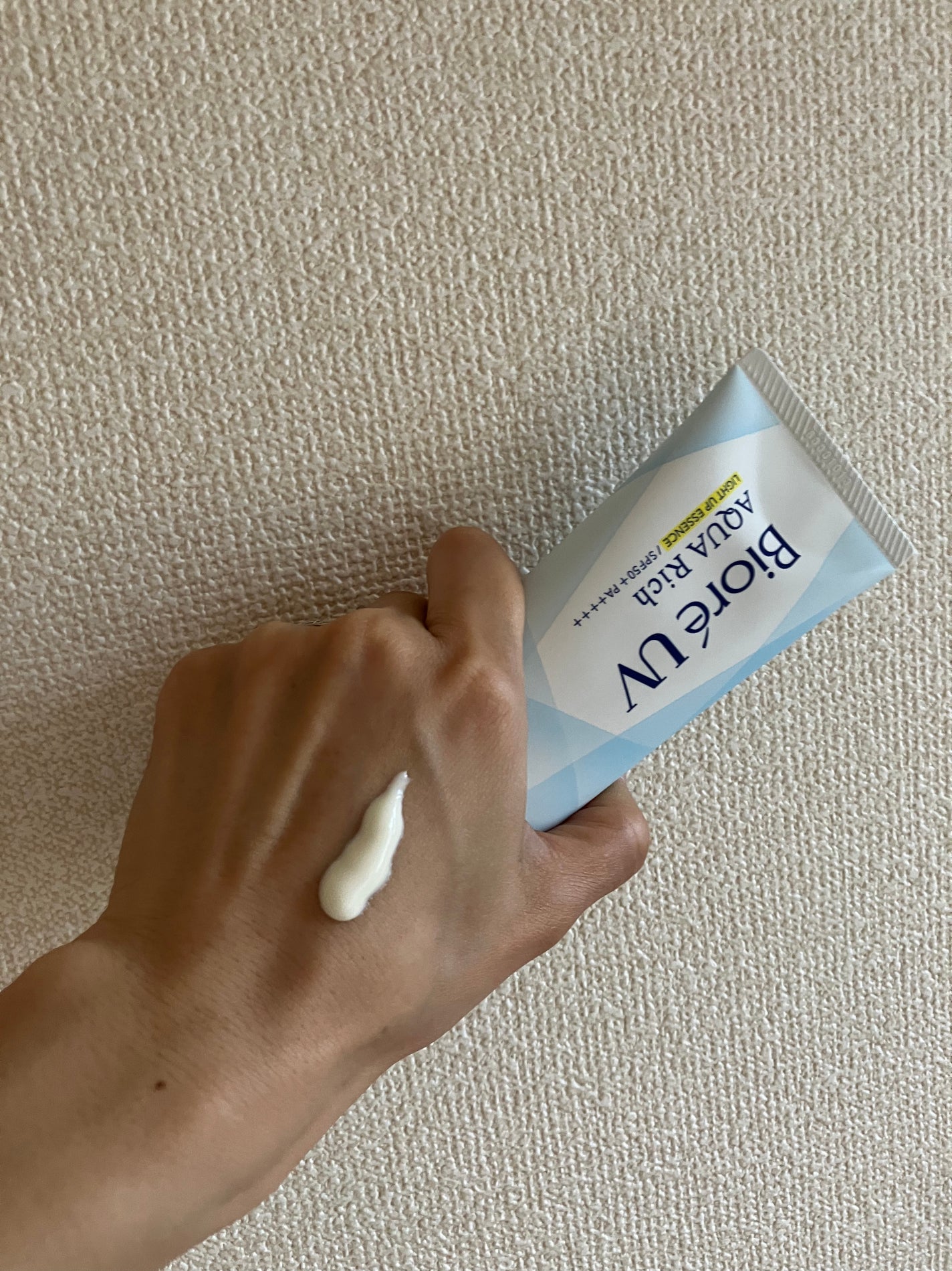 ビオレUV アクアリッチ ライトアップエッセンス/ビオレ/日焼け止めクリームを使ったクチコミ(2枚目)