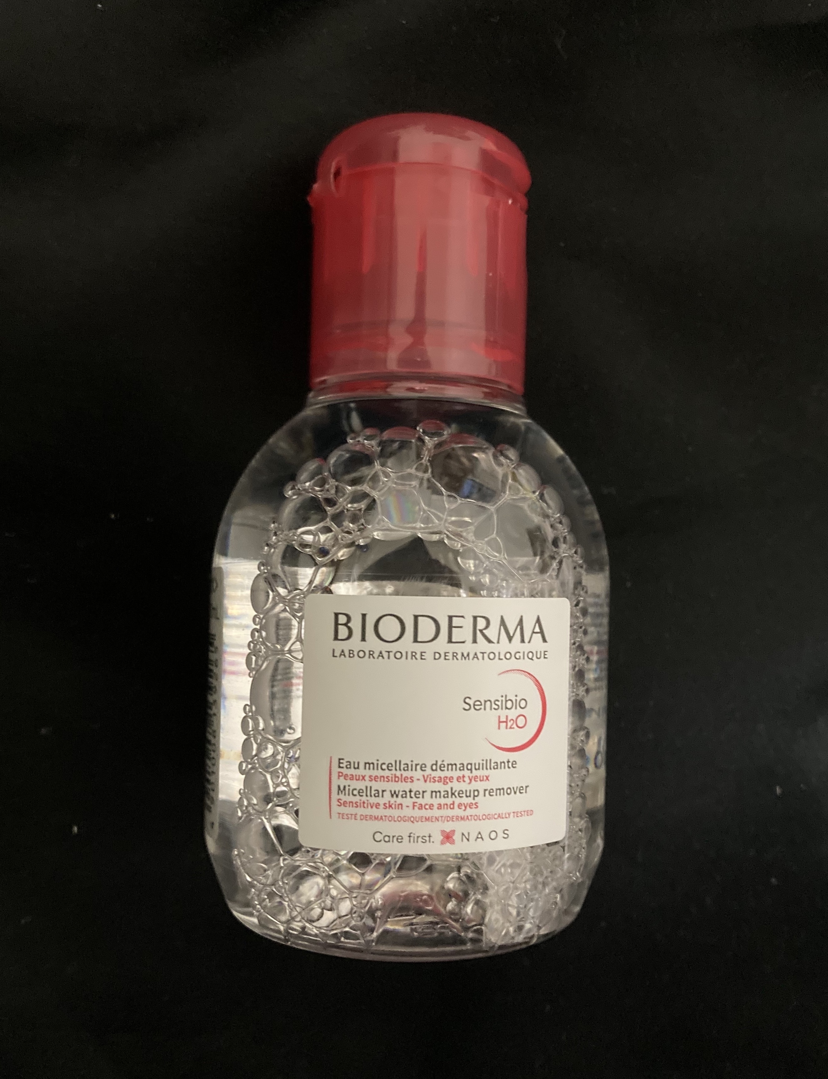 ✧  ビオデルマ　サンシビオ エイチツーオー D  ✧




クレンジングより朝のふき取り洗顔として使うことが多いです😻
寒い朝でも洗面所に行かず部屋で洗顔できるからサイコー^. .^ ੭

何日か顔洗えないときでもこれ使ったらベタベタ