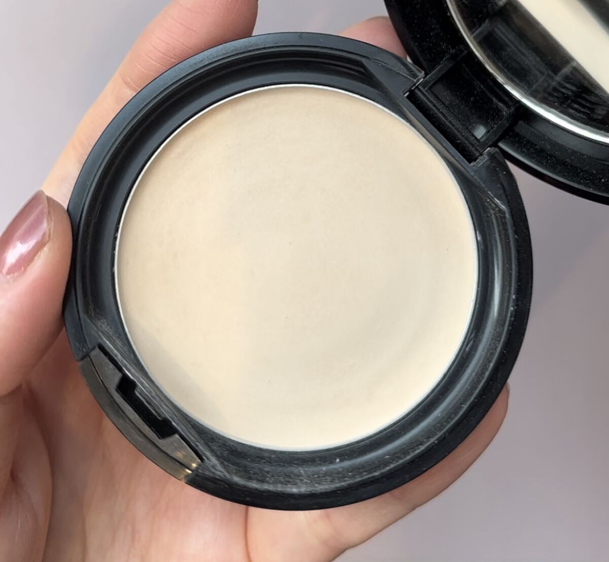 ミネラルシルキーベール 通常パッケージ/エトヴォス/プレストパウダーを使ったクチコミ（3枚目）