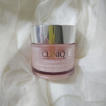 
CLINIQUE モイスチャーサージ 72 ハイドレーダー
もう４個目くらいのリピ買いアイテムです。

やはり、お値段のことも考えて、他のクリームに浮気してみたけれど、秋くらいに、肌の乾燥に耐えきれな