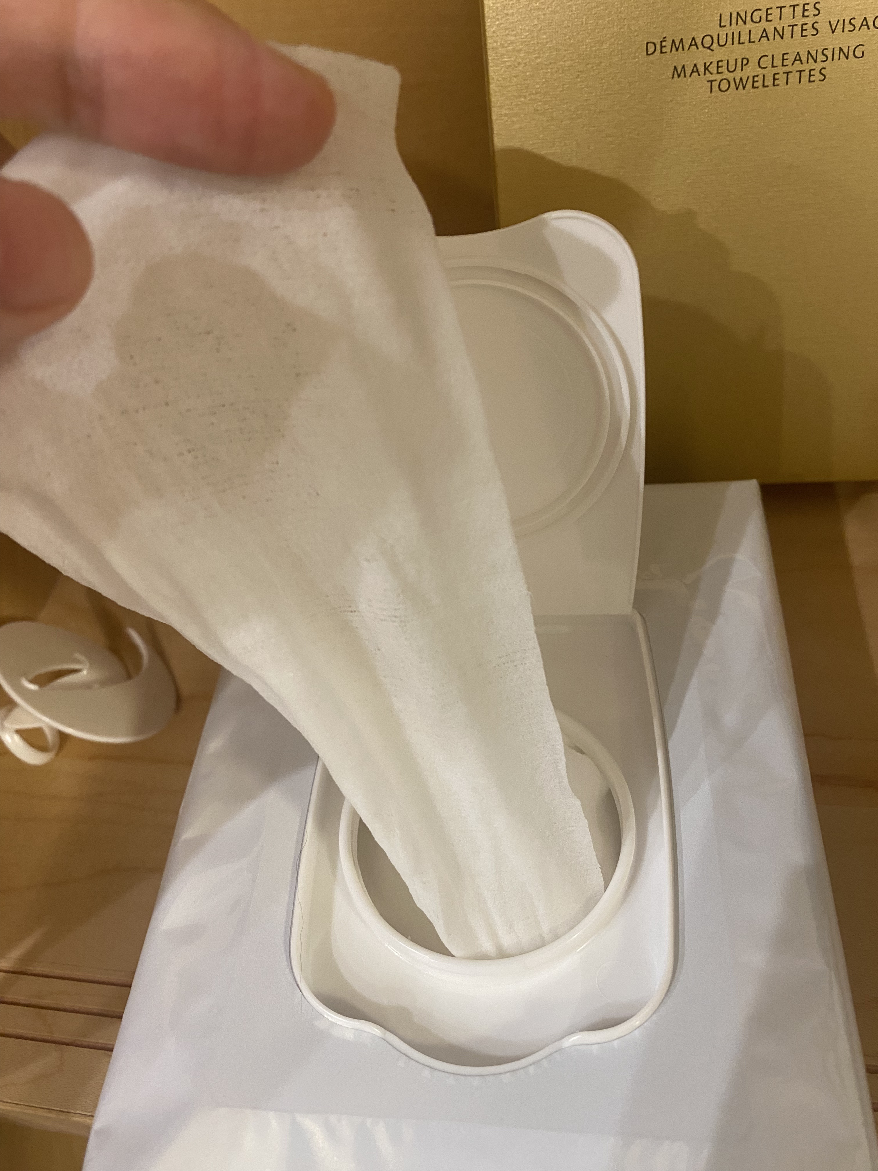 クレ・ド・ポー ボーテ クレ・ド・ポー ボーテ ランジェット デマキアントヴィサージュのクチコミ「夜の面倒な時用に拭き取りシート欲しくて
最近ハマっているクレドの評価がよかった事もあり購入しま.....」（2枚目）