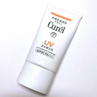 キュレル UVエッセンス
SPF30 PA+++

乾燥しなくて、もっちり保湿してくれるけどベタベタしない👏

塗ると真っ白になります！
ポール&ジョーの下地と同じぐらい白くなるんだけど、首まで塗れば、