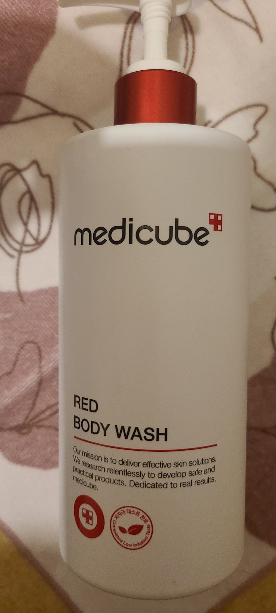 MEDICUBE レッドボディーウォッシュのクチコミ「#MEDICUBE #レッドボディーウォッシュ
#使用期限切れ #スキンケア用品 #供養

使.....」（1枚目）