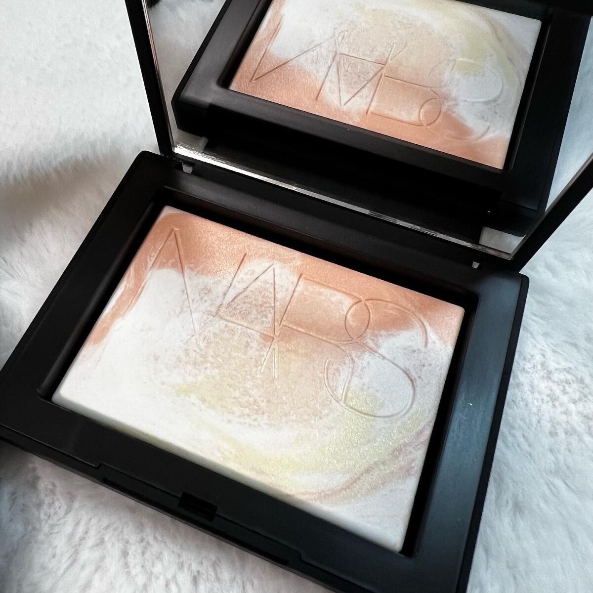 ライトリフレクティング プリズマティックパウダー/NARS/プレストパウダーを使ったクチコミ（2枚目）