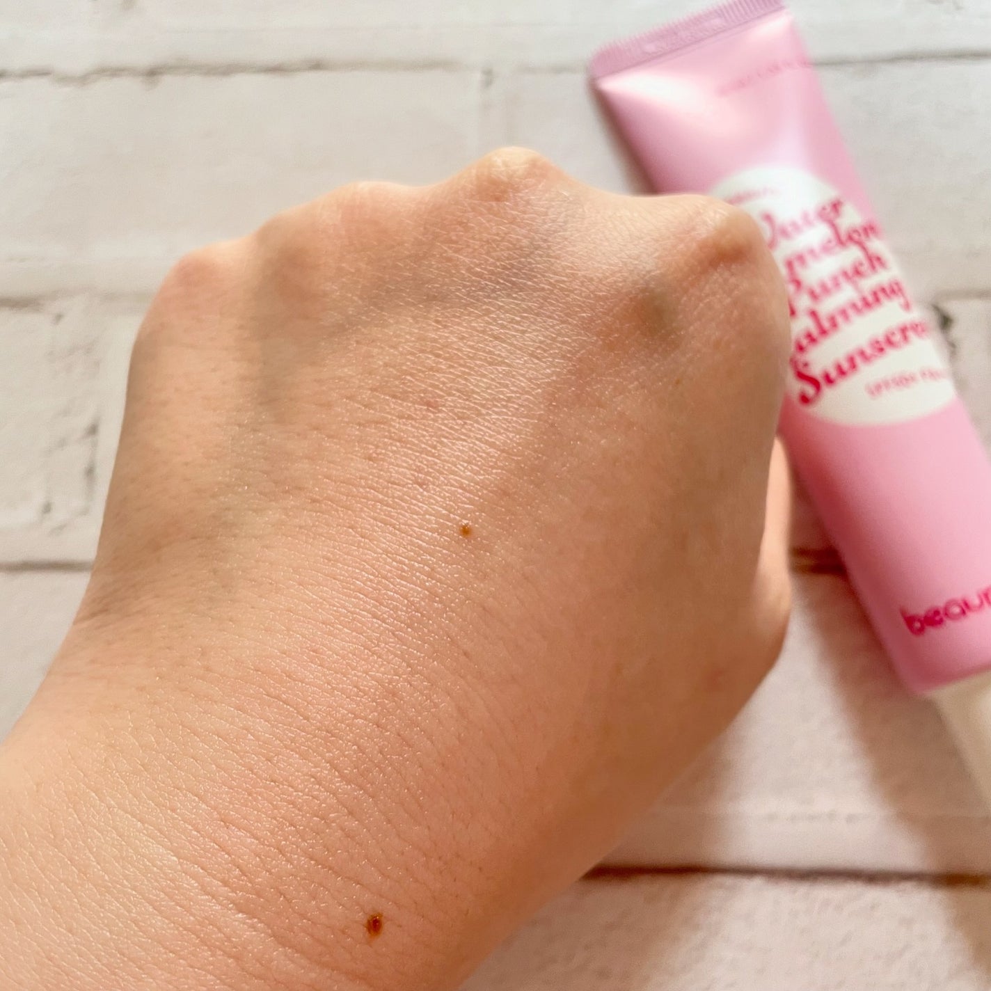 ウォーターメロン パンチ カミング サンスクリーン / スイカサンクリーム / SPF 50+ PA++++ /ビューランチ/日焼け止めクリームを使ったクチコミ(3枚目)