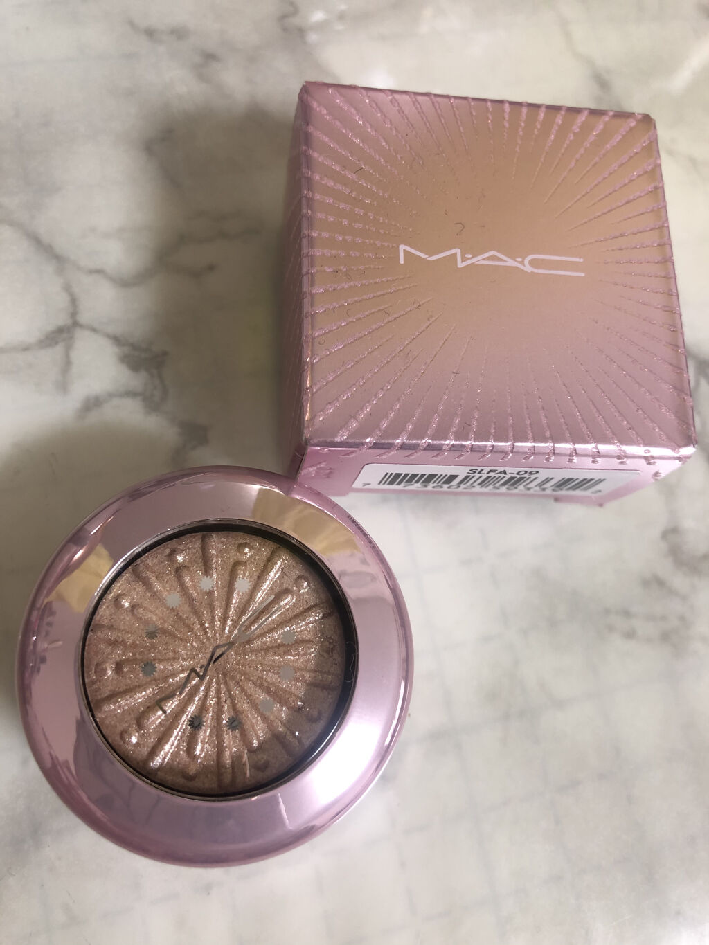 エクストラ ディメンション フォイル アイシャドウ M·A·C フロステッド ファイヤーワーク スパークタキュラー/M・A・C/単色アイシャドウを使ったクチコミ（2枚目）