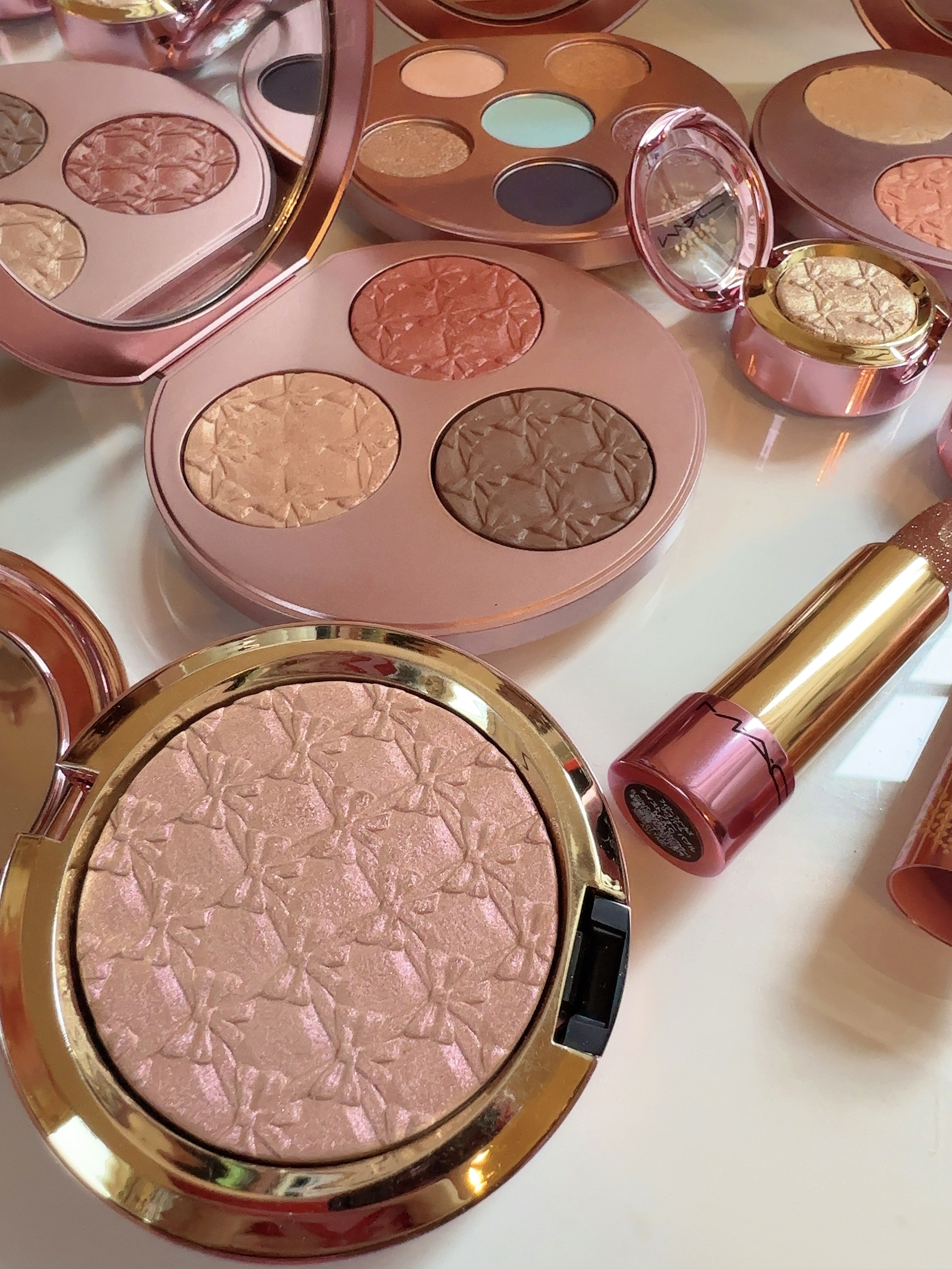 エクストラ ディメンション スキンフィニッシュ ラップド イン ゴールド/M・A・C/プレストパウダーを使ったクチコミ（3枚目）