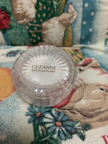 CEZANNE うるふわ仕上げパウダーのクチコミ「CEZANNEうるふわ仕上げパウダー01ルーセントベージュ
粉が細かく柔らかくとても使いやすい.....」（1枚目）