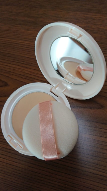 ミネラルBBパウダー EM(エンリッチモイスト)/毛穴パテ職人/プレストパウダーを使ったクチコミ(2枚目)