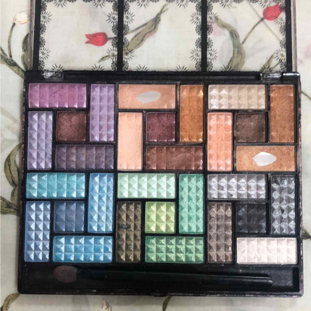 30COLORSEYESHADOWPALETTE/Dolly Angel/アイシャドウパレットを使ったクチコミ(1枚目)