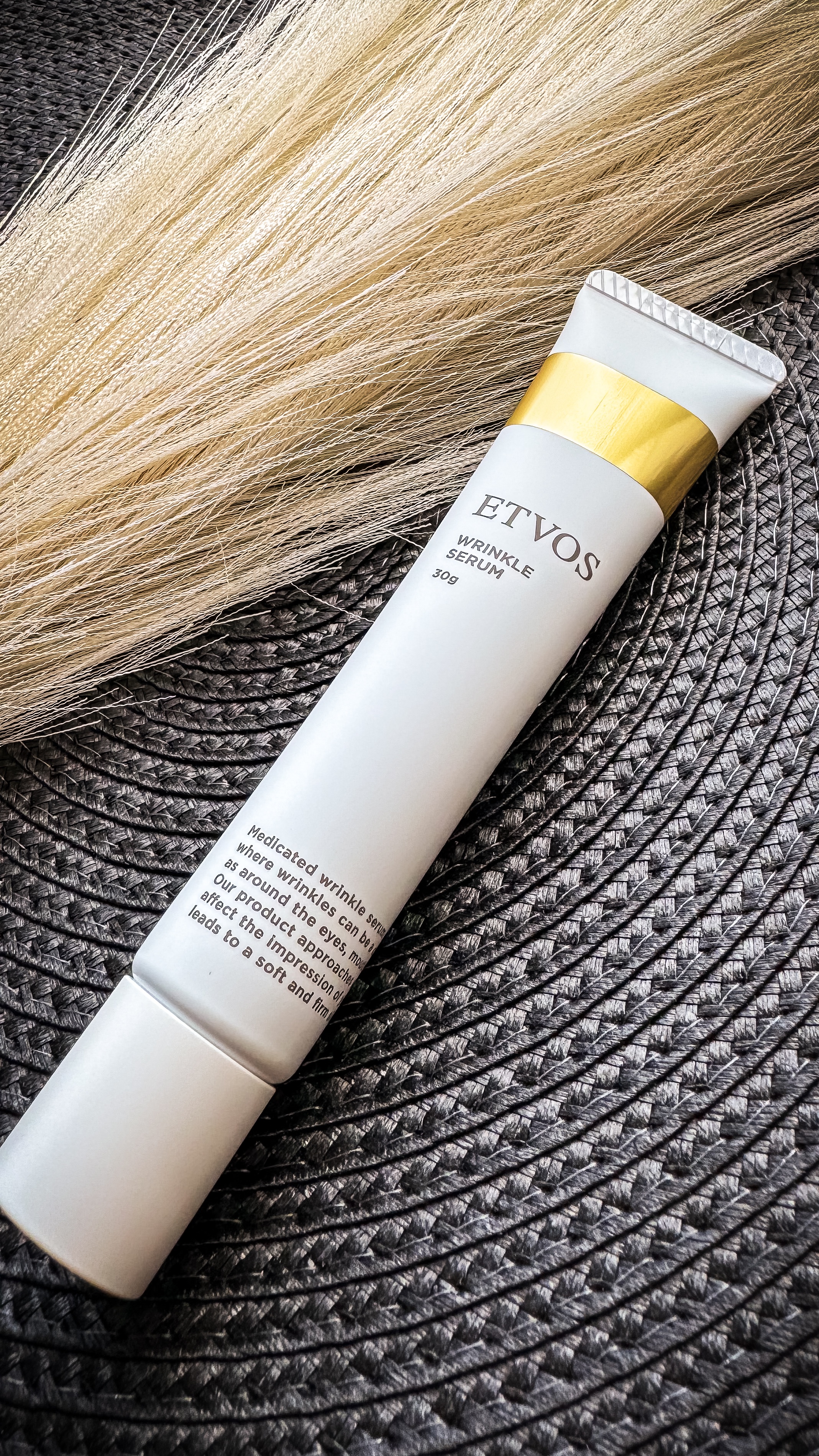 歳を重ねるごとに小じわが気になり始めています。シワの原因になる乾燥や肌あれ。
敏感肌でもあきらめずケアを続けたいですよね。
⁡
⁡
株式会社エトヴォス様よりいただき体験させて頂きました。
⁡
⁡
パール一粒大を全顔に使用します。
グリーンロ