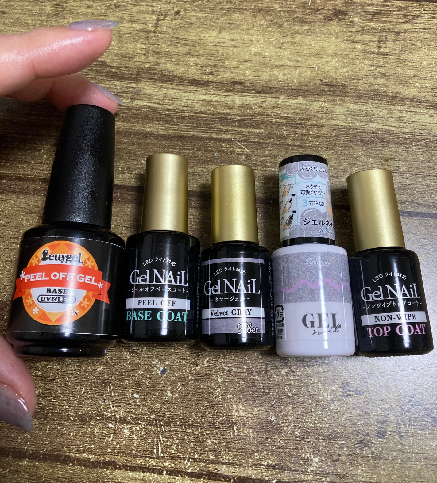 mayu on LIPS 「セルフジェルネイル記録06💅📝グレー×シルバー#セルフジェルネ..」(3枚目)