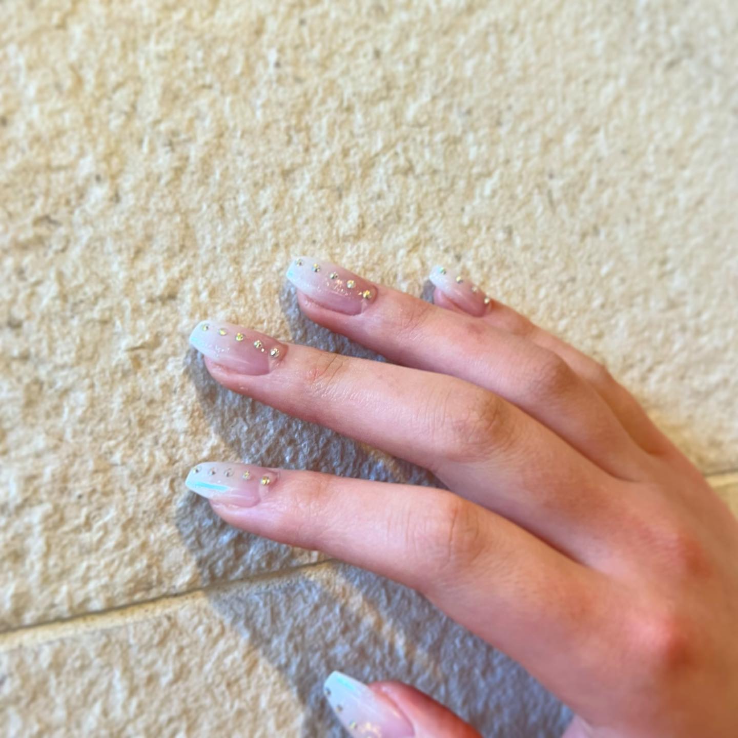 #ビジューネイルのネイルデザイン