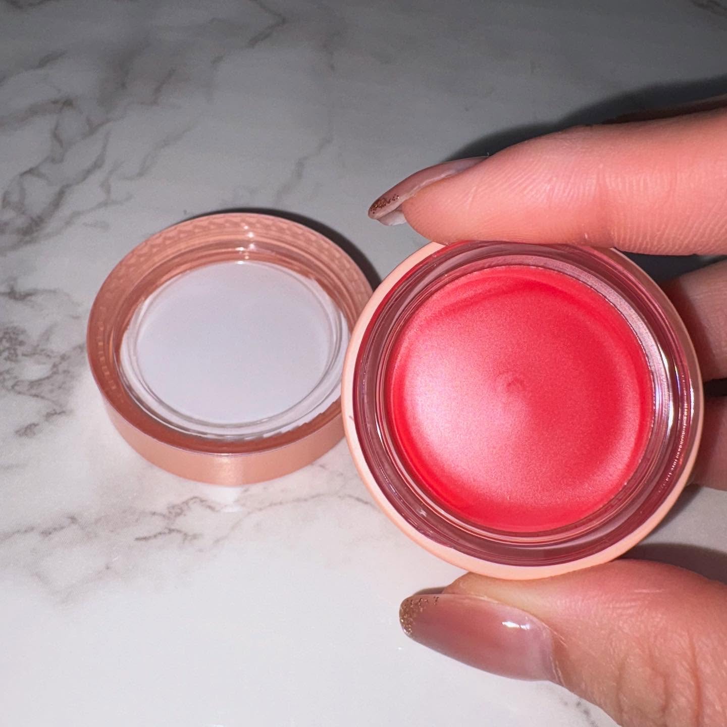 GLOWY TINT BALM 02 PERSIMMON BALM/AOU/リップグロスを使ったクチコミ（3枚目）