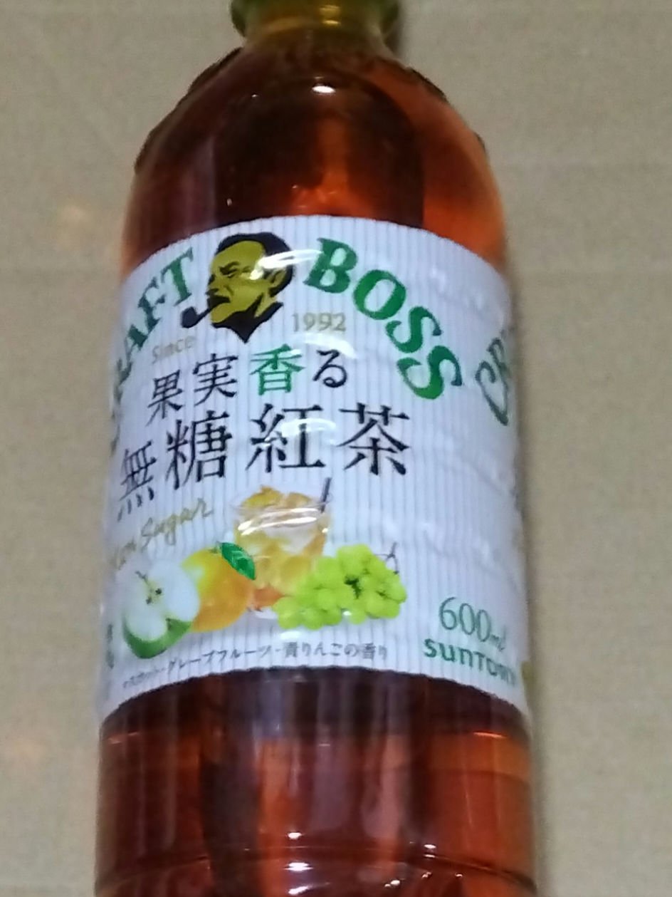 サントリー ボス　果実香る無糖紅茶