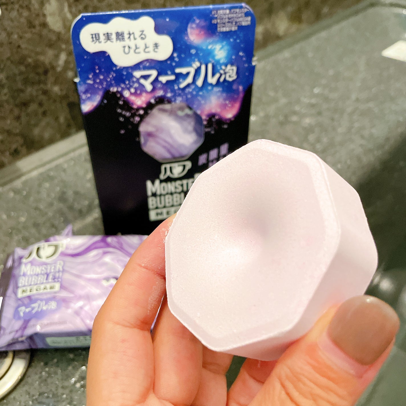 バブ モンスターバブルMEGA級 マーブル泡 ラベンダーカクテルの香り/バブ/炭酸系入浴剤を使ったクチコミ(1枚目)