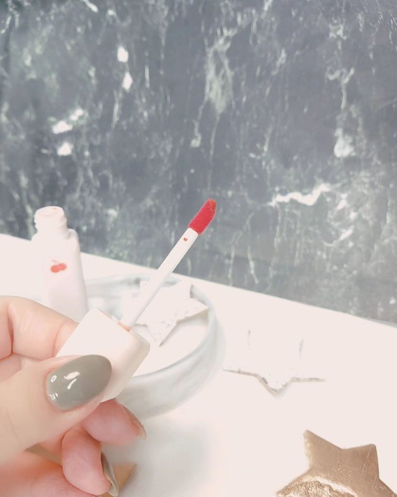 チューインガムベルベットティント 05 APPLE MUESLI/KIRSH(キルシー)/リップティントを使ったクチコミ（3枚目）