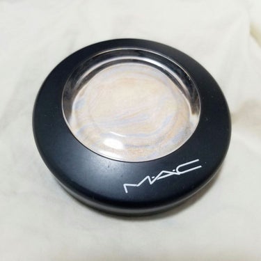 
◎M·A·C
　→MINERALIZE SKINFINISH (¥4,200)
　　ライトスカペード

--------------->

MACの超有名ハイライトですが、こちらがわたしの大本命です❤