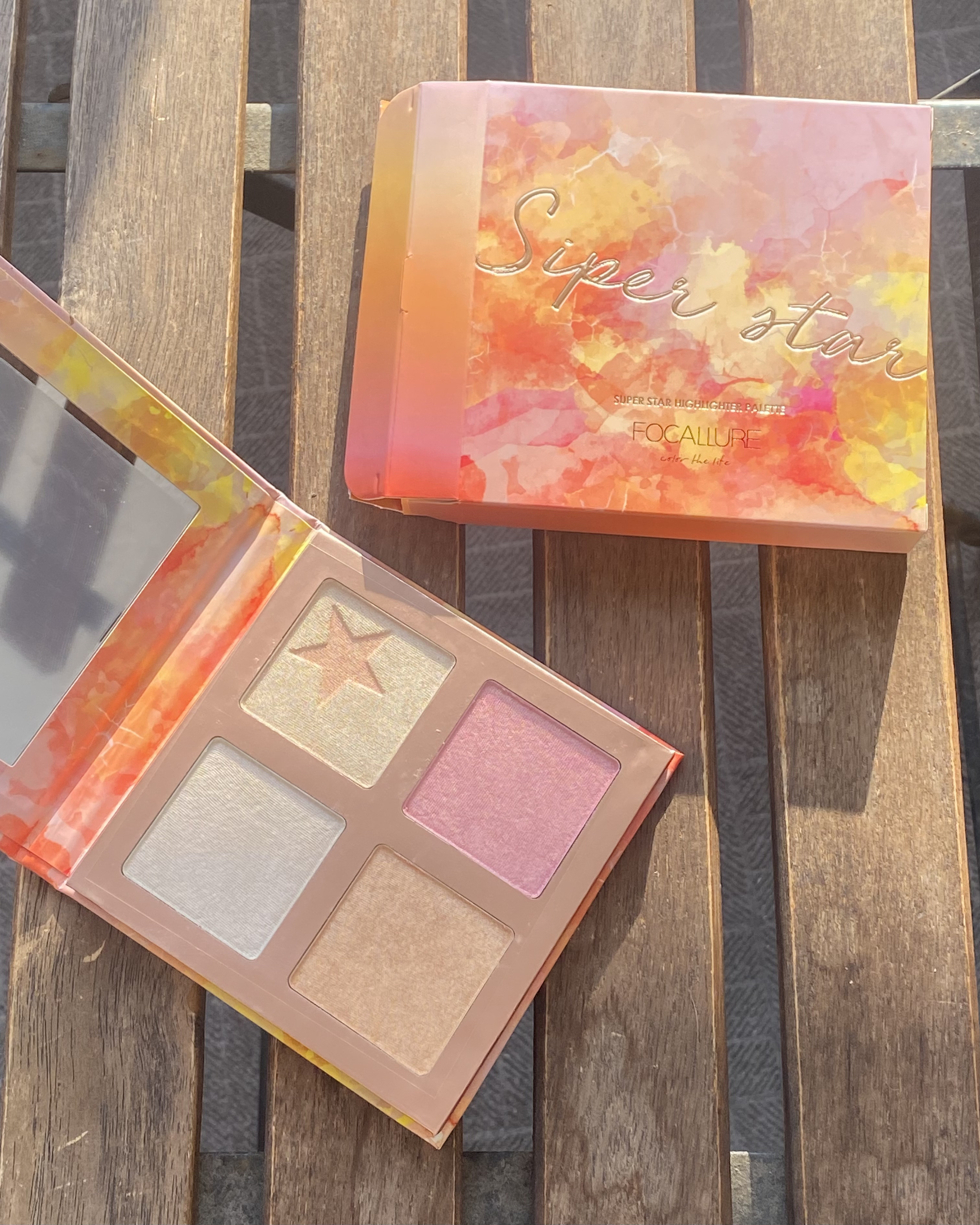スーパースターハイライトパレット（日本限定パッケージ）/FOCALLURE/パウダーハイライトを使ったクチコミ（1枚目）