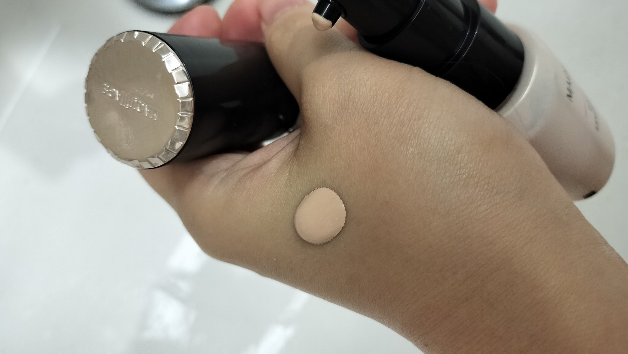 ドラマティックエッセンスリキッド/マキアージュ/リキッドファンデーションを使ったクチコミ（2枚目）