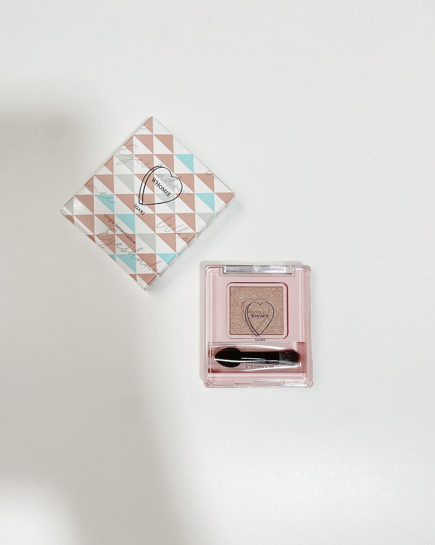 フーミー シングルラメシャドウ メリンダベージュ/WHOMEE/単色アイシャドウを使ったクチコミ（2枚目）