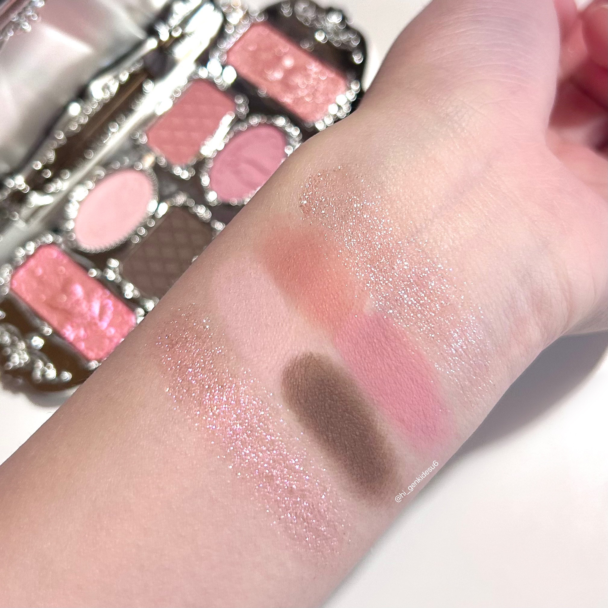 フラワーノーズスワンバレエシリーズ アイシャドウパレット/FlowerKnows/アイシャドウパレットを使ったクチコミ（3枚目）