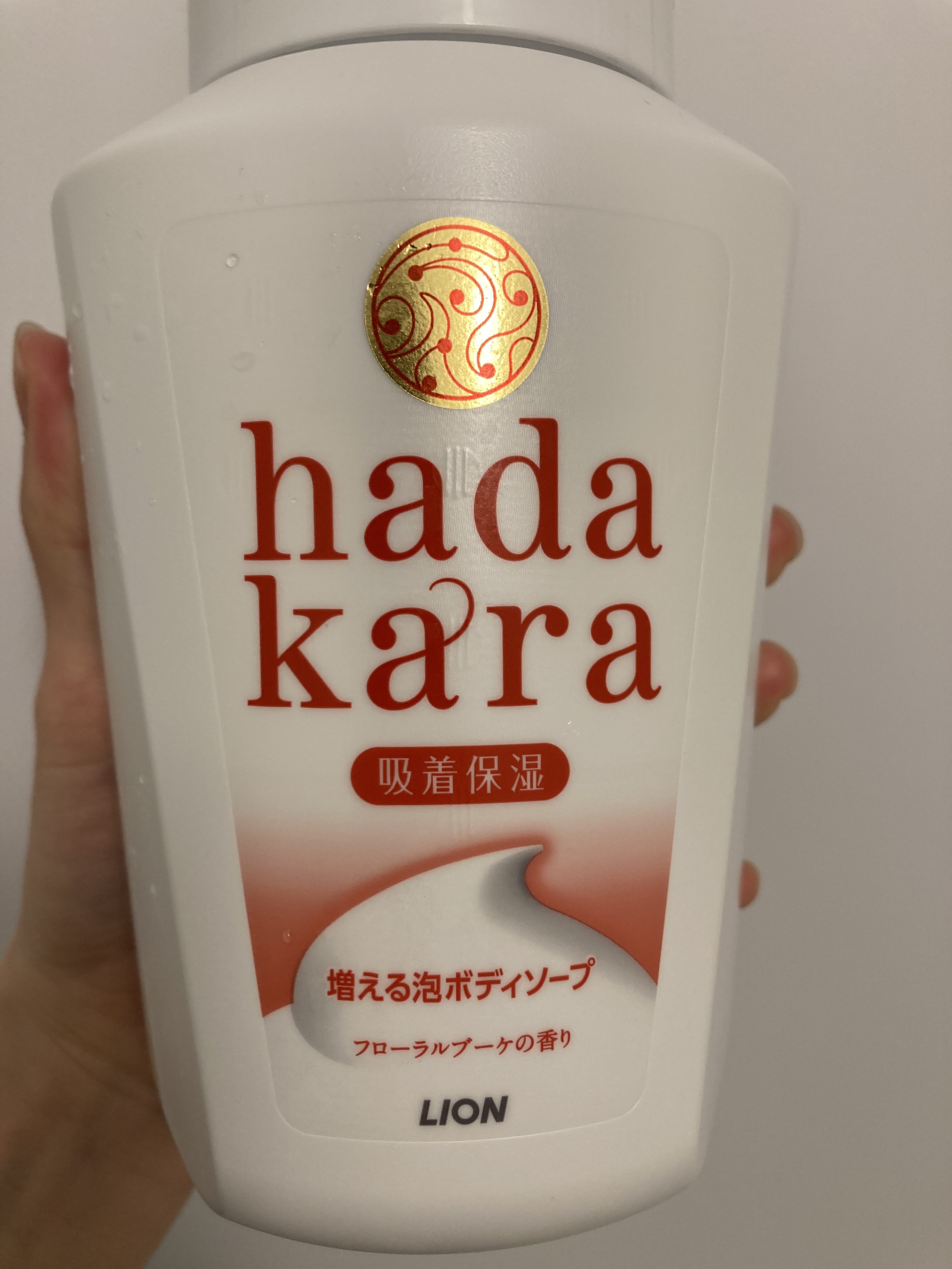 hadakara ボディソープ 泡で出てくるタイプ  フローラルブーケの香り 本体550ml/hadakara/ボディソープを使ったクチコミ（1枚目）