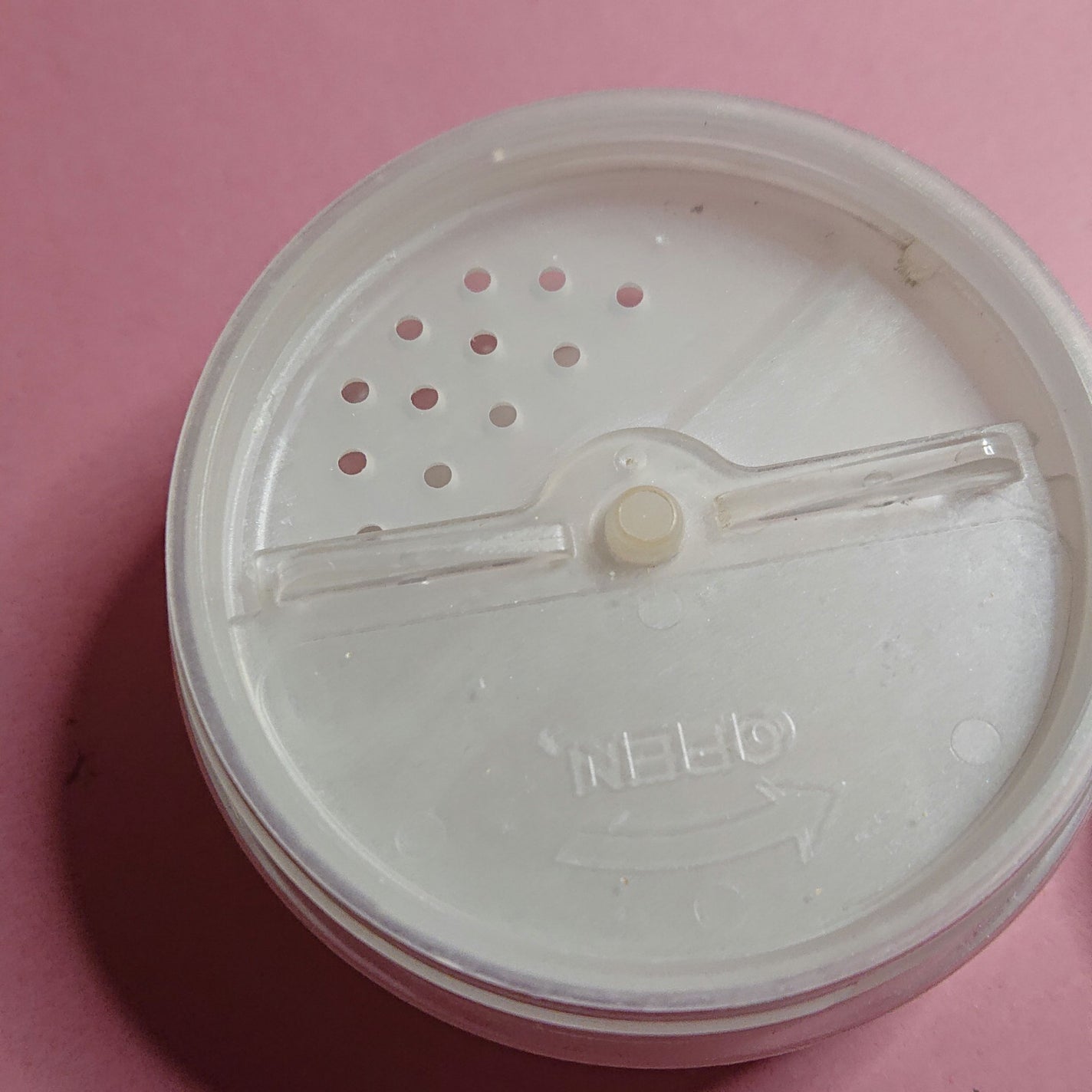 ナイトミネラルファンデーション/エトヴォス/ルースパウダーを使ったクチコミ(2枚目)