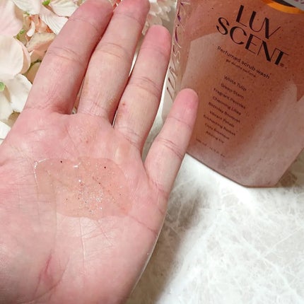 スクラブボディウォッシュ フラワーマーケット ホワイトチューリップ/LUV SCENT/ボディスクラブを使ったクチコミ(3枚目)