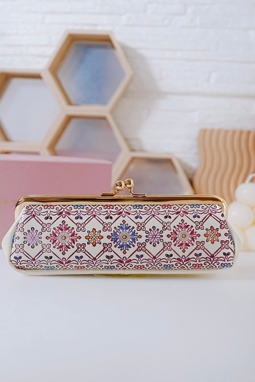 メグ on LIPS 「華やかさと上品さを手元に✨----------♡-------..」(7枚目)