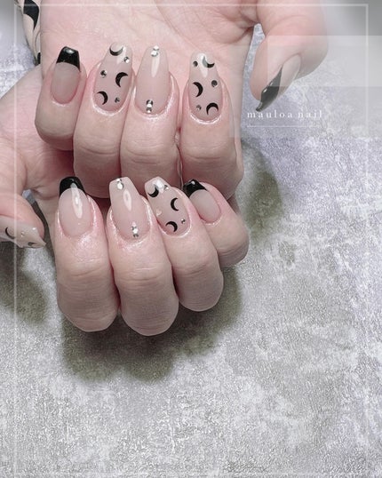 #フレンチネイル,#ネイル,#アートネイル,#秋ネイル,#ミラーアートネイル,#黒フレンチネイル,#フレンチネイル,#マリーンセルネイル,#乳白色ネイル,#手書きアートネイル,#ミラーアートネイル,#パーツネイル,#ミラーネイル,#天王寺ネイルのネイルデザイン