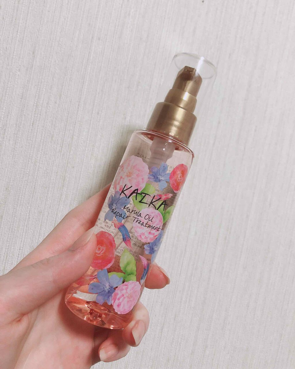 お気に入りのヘアオイル第2弾
これはお友達からのプレゼント
ローズ系の香りのシャンプーには
とっても相性よかったです！

☆メリット
・香りがいい
フローラル、ローズ系の香りのシャンプーに
とっても相性がいい

・さらっとしててべたつかない