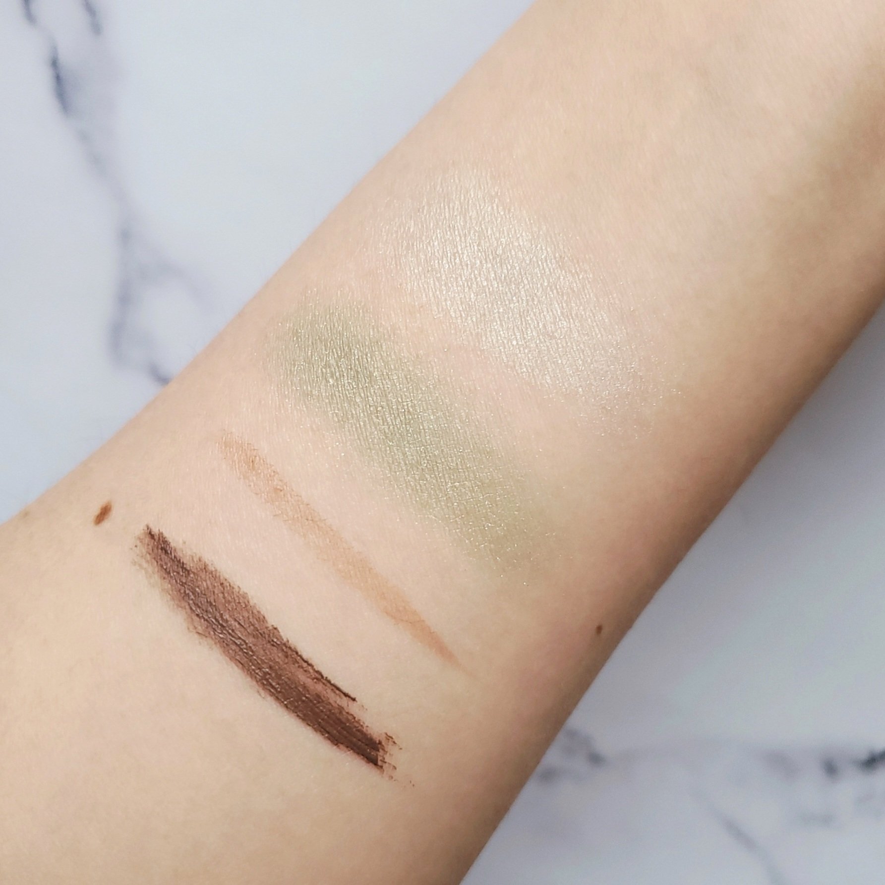 ツイン カラー アイシャドウ/ちふれ/アイシャドウパレットを使ったクチコミ（2枚目）