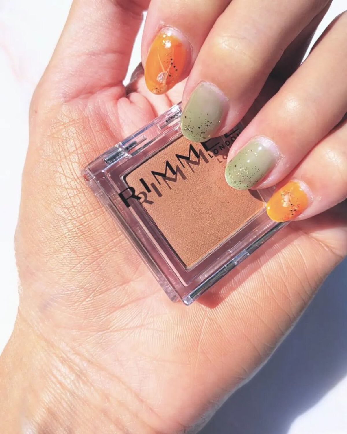 ワンダー キューブ アイシャドウ マット M001/リンメル ロンドン/単色アイシャドウを使ったクチコミ（3枚目）