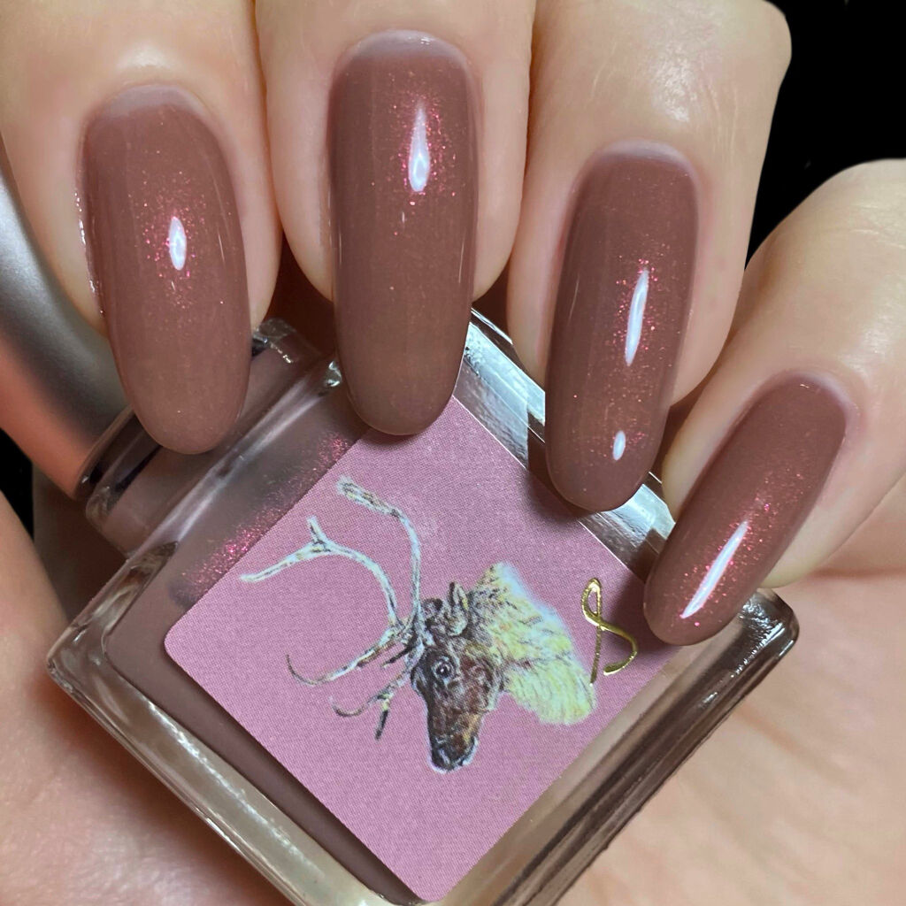 ネイルエス／bijou de noel
ヒ～！！！もうだ～いすき💖💖💖
ただのピンクベージュかと思いきやレッド系ラメが入ってるんだよ！なにこれ～！🤭💖
上品だけで終わらない、一筋縄では行かない感じ、たまらん！！！
定番色になってほ