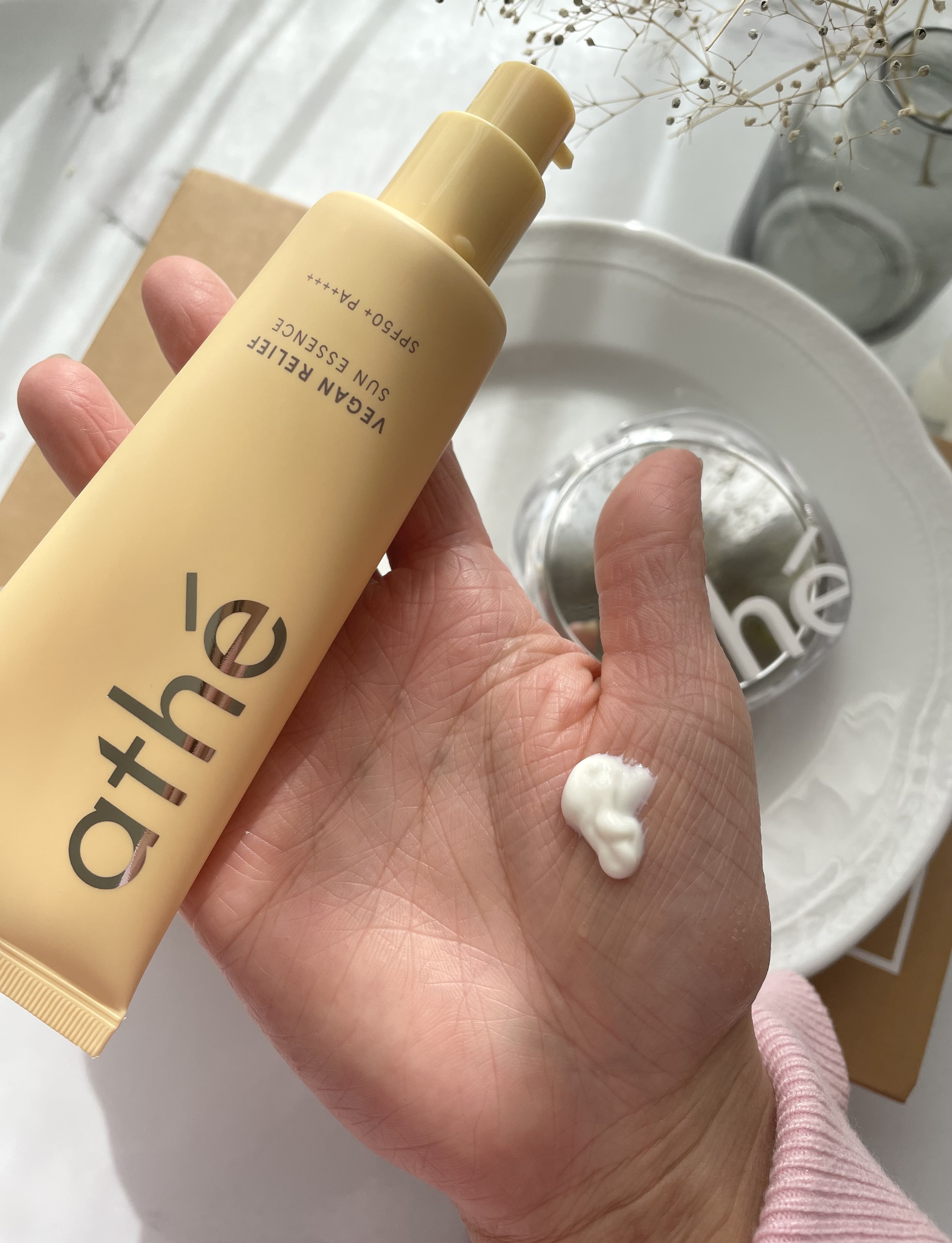 ヴィーガン リリーフ サン エッセンス /athé/日焼け止めクリームを使ったクチコミ（3枚目）