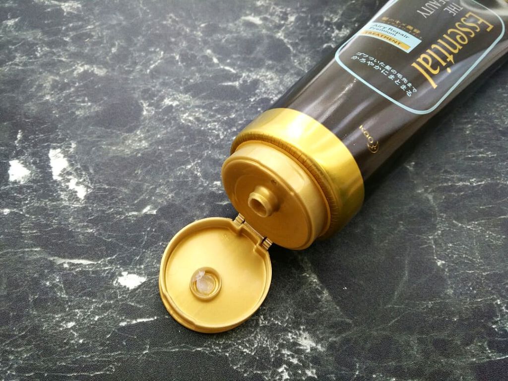 Essential THE BEAUTY 髪のキメ美容プレミアムトリートメント<エアリーリペアプレミアム>/エッセンシャル/洗い流すヘアトリートメントを使ったクチコミ(2枚目)