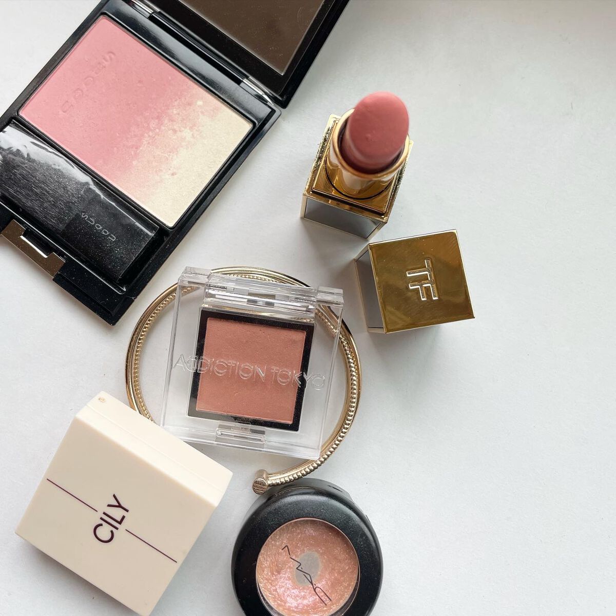 アイズオンミー/CILY/単色アイシャドウを使ったクチコミ（1枚目）